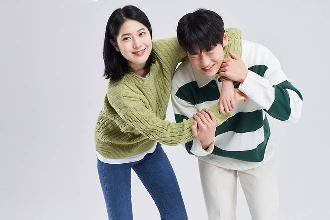 한 여성이 남자 사람 친구한테 장난으로 헤드록을 걸었다가 '가슴 플러팅' 했다는 오해를 받아 억울하다고 토로했다./사진=게티이미지뱅크