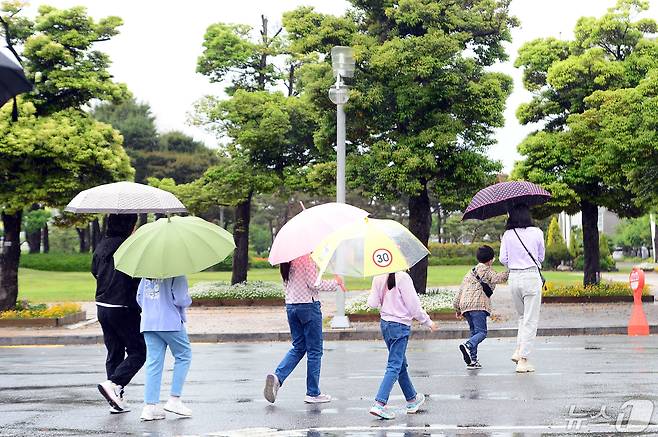 11일 충북과 세종은 낮부터 차차 흐려져 저녁에 비가 내리겠다.(자료사진)/뉴스1 ⓒ News1 이승현 기자