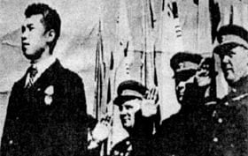김일성(왼쪽)은 1945년 10월 14일 평양 공설운동장에서 열린 ‘김일성 장군 환영회’에서 처음으로 일반 대중에게 모습을 드러냈다.