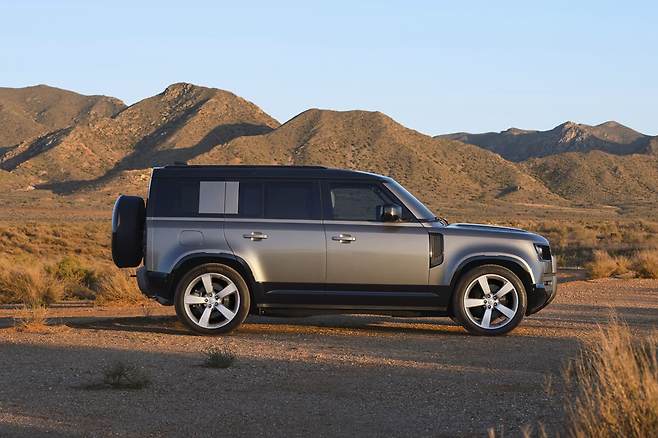 2025년형 랜드로버 디펜더