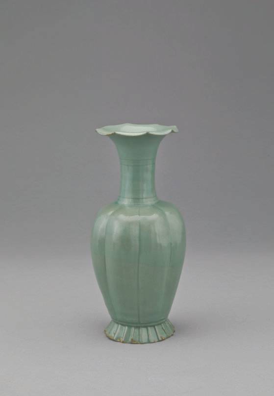 청자과형병 靑磁瓜形 甁 高 23.5x 9x 8cm. [사진 포스코미술관][사진 포스코미술관]