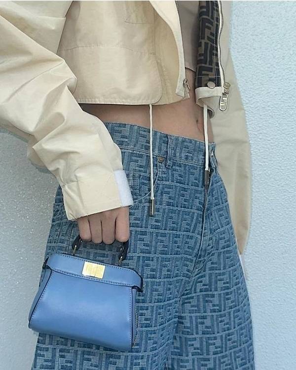 아이브의 안유진이 12일 자신의 인스타그램에 여러 장의 사진을 올려 팬들의 이목을 집중시켰다. / 사진 = 안유진 SNS