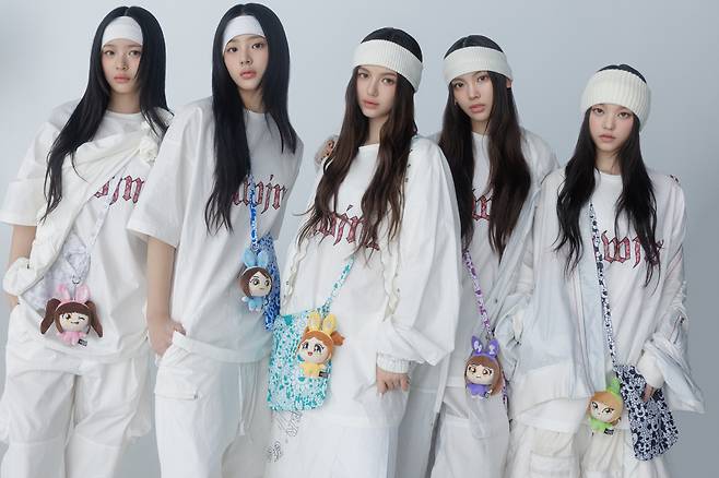 무라카미 다카시와 협업한 뉴진스 [어도어 제공]
