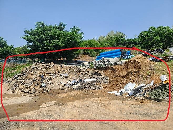 남동구 수산동 294-18번지 일대 폐기물 처리 모습. 사진 | 장관섭 기자