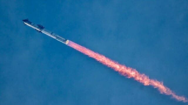 지난 3월 진행된 스페이스X의 스타십 우주선과 슈퍼헤비 로켓의 3번째 시험 비행 모습 (사진=future/Josh Dinner)