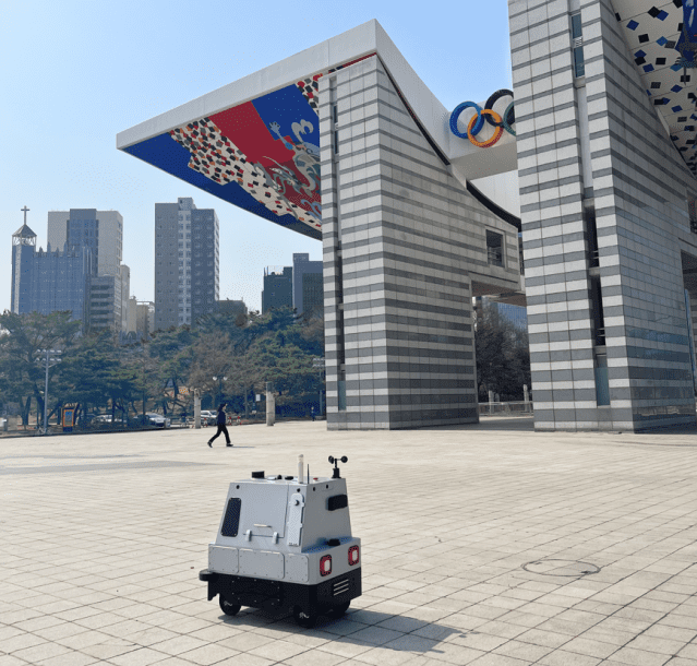 서울 송파구 올림픽공원에서 운영 예정인 도구공간의 AI순찰로봇 '패트로버' (사진=도구공간)