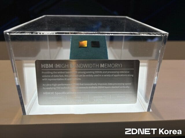 SK하이닉스가 지난 1월 CES 2024에서 전시한 12단 HBM3E 제품(사진=지디넷코리아 이나리)