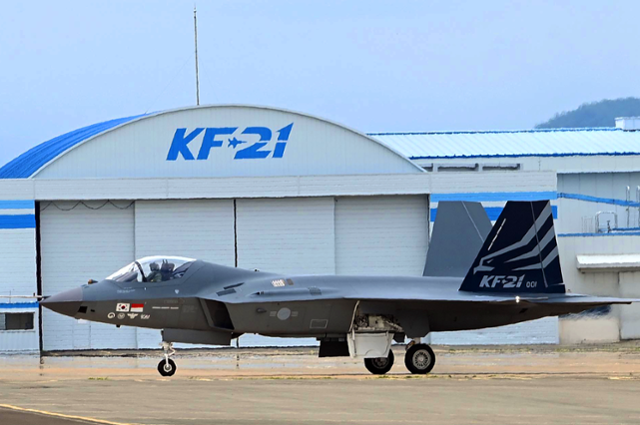 경남 사천시 한국항공우주산업(KAI)에서 지상테스트 중인 차세대 한국형 전투기 KF-21 1호기. 사진공동취재단