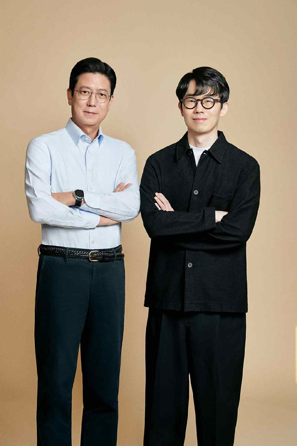 넥슨코리아의 김정욱, 강대현 공동대표. [사진=넥슨]