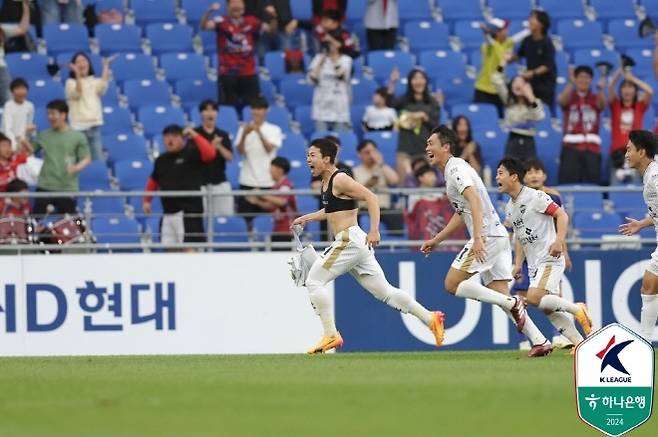 극적인 동점골을 터뜨린 뒤 기뻐하고 있는 김태현. 사진=한국프로축구연맹