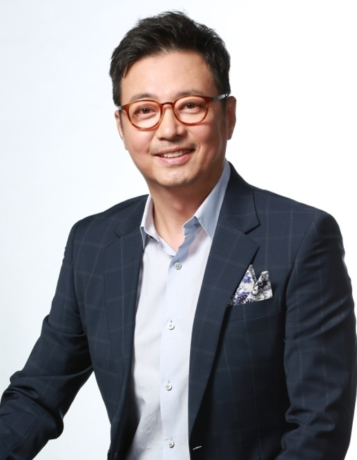 아내와 두 딸을 둔 화목한 가정을 꾸린 윤다훈(SM엔터테인먼트 제공)