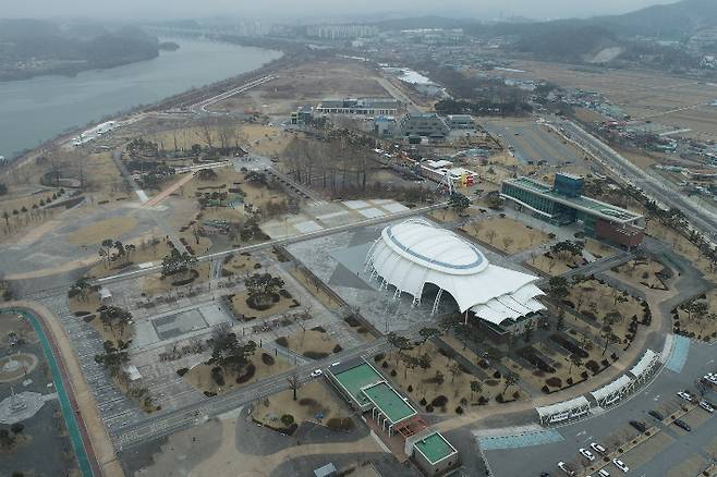 충주탄금공원 전경. 충주시 제공