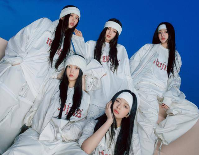 뉴진스(NewJeans)가 일본 도쿄돔 팬미팅을 전석 매진시키는 압도적 티켓 파워를 과시했다. 어도어 제공