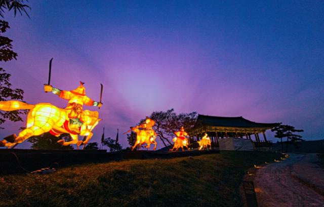 충남 보령시 오천항에 있는 충청수영성에서 오는 17일부터 19일까지 야간 문화제인 '별빛달빛 충청수영성'이라는 행사가 열린다. 이번 행사는 문화재청의 문화유산 활용 사업이다. 보령시 제공
