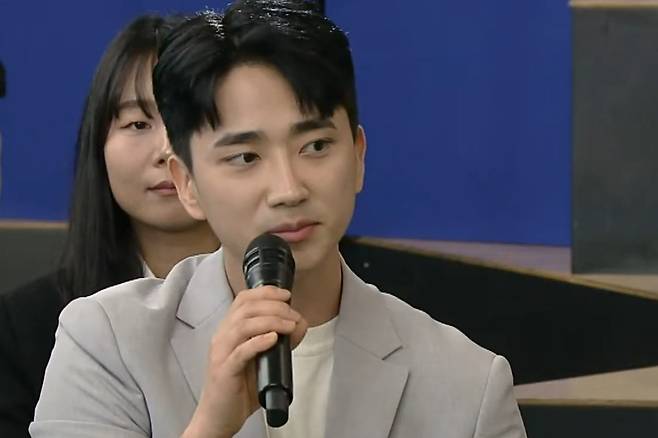 아이돌 그룹 BTL(비티엘)로 활동했던 오지민(30)씨가 윤석열 대통령이 주재한 민생토론회에 참석한 모습. [윤석열 대통령 유튜브 채널 캡처]