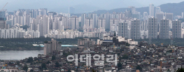서울 남산에서 바라본 서울 시내 아파트 단지 모습. (사진=방인권 기자)