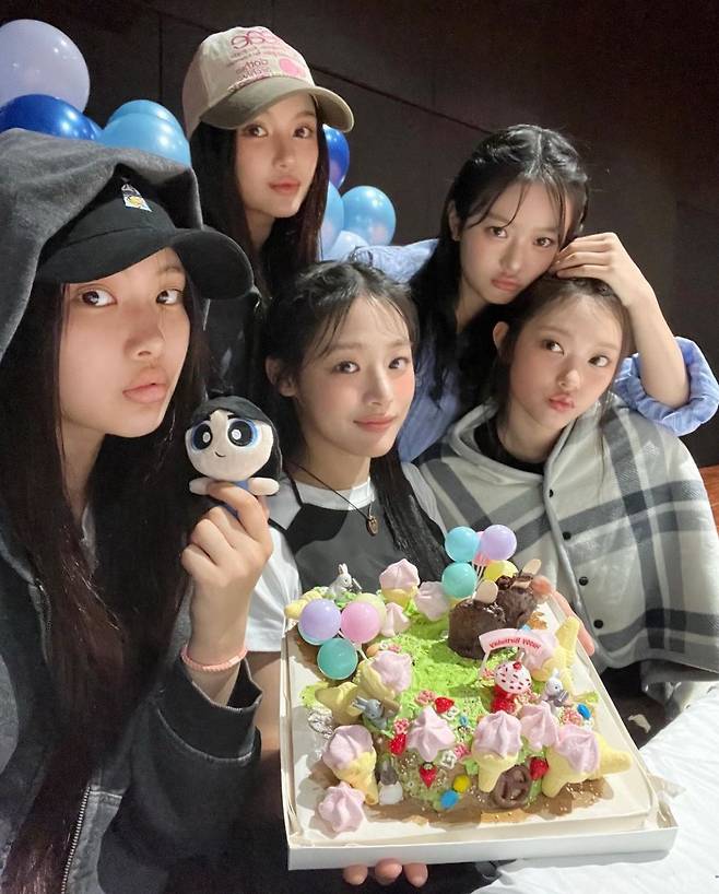 뉴진스 인스타그램 @newjeans_official