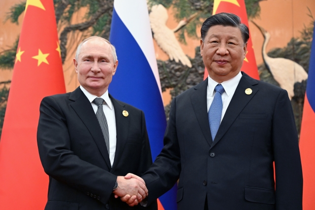 지난해 베이징에서 만난 블라디미르 푸틴(왼쪽) 러시아 대통령과 시진핑 중국 국가주석. AP뉴시스
