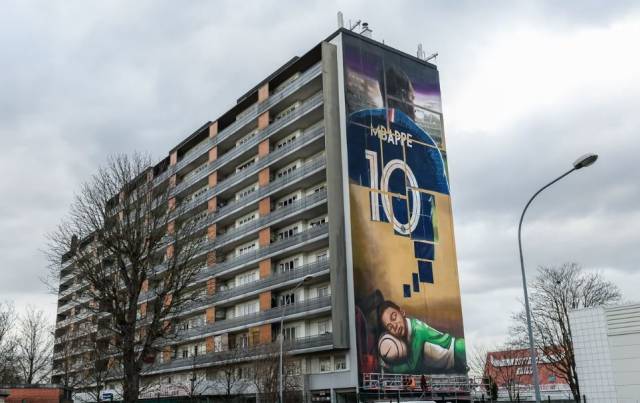 ▲ 음바페 벽화가 그려진 샌 생드니 봉디 시 소재의 아파트 ⓒtheguardian.com