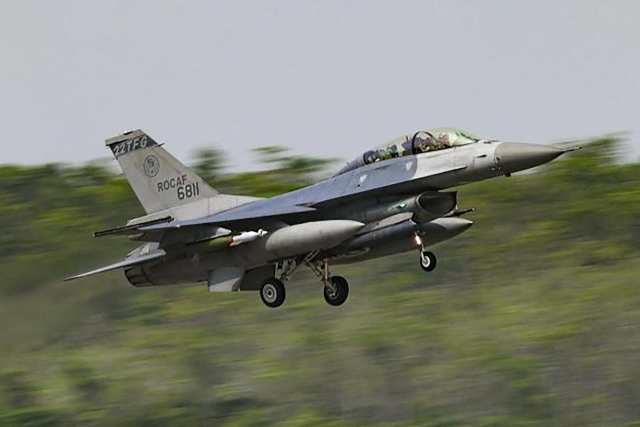 지난 5월 10일(현지시간) 대만 군사통신사가 공개한 F-16 전투기. AFP연합뉴스
