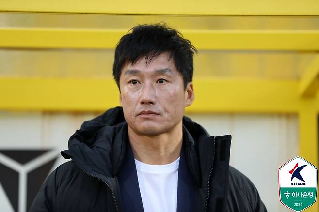 이정효 감독은 울산HD전 승리 후에도 미소를 짓지 않았다. 이 감독은 본인과 광주FC 선수들의 기준치가 높아졌기 때문에 울산을 격파한 뒤에도 차분함을 유지했다고 말했다. 사진 한국프로축구연맹