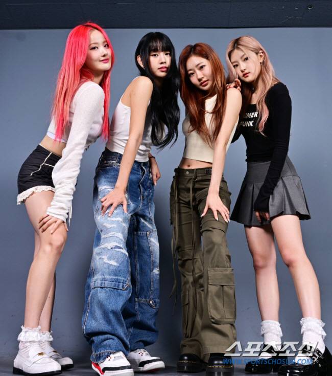 키스오브라이프 멤버 벨, 나띠, 쥴리, 하늘(왼쪽부터). 스포츠조선DB