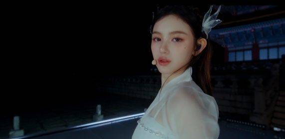 그룹 뉴진스 멤버 다니엘 경복궁 근정전 무대. [사진제공 = KBS]