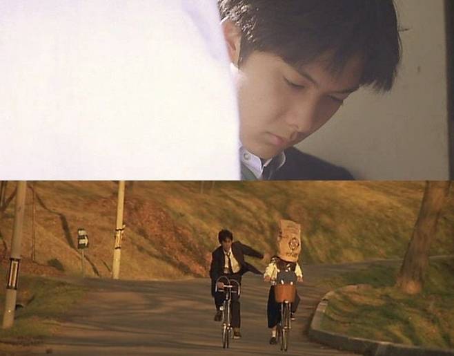 봐도 봐도 아름다운 영화 '러브레터'. 소년 후지이 이츠키가 도서관 창가에서 책을 읽던 장면(사진 위)은 첫사랑의 각인을 보여준 가장 완벽한 장면이 아닐까 싶습니다. 소년이 소녀를 괴롭히는 척 마음을 표현하던 자전거 장면 역시 잊히지 않네요.
