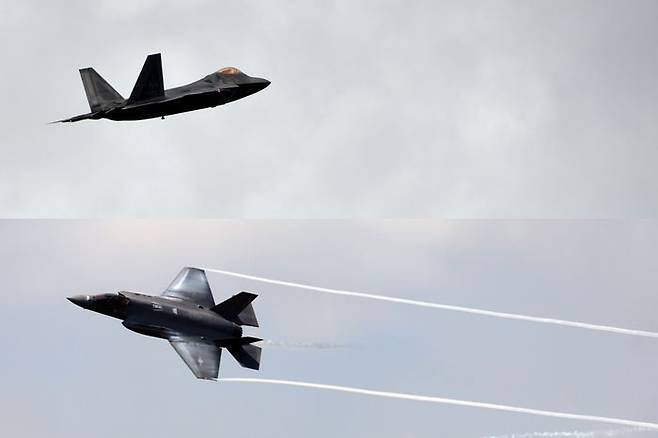(위부터) 미국 공군 F-22와 한국 공군 F-35A(자료사진) ⓒ뉴시스