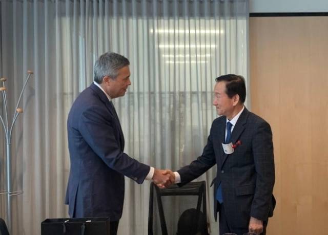 16일(한국시간) 미국 워싱턴DC에서 방송통신심의위원회 류희림 위원장과 마컴 에릭슨 구글 정부 대외정책 담당 부사장이 실무협의를 가졌다. 방송통신심의위원회 제공
