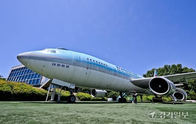 대한항공에서 22년간 운항한 후 2022년 6월 16일 한국항공대학교 개교 70주년을 기념해 기증된 A300 항공기. 내부에서 다양한 교육 및 체험활동이 이뤄진다. 윤원규기자