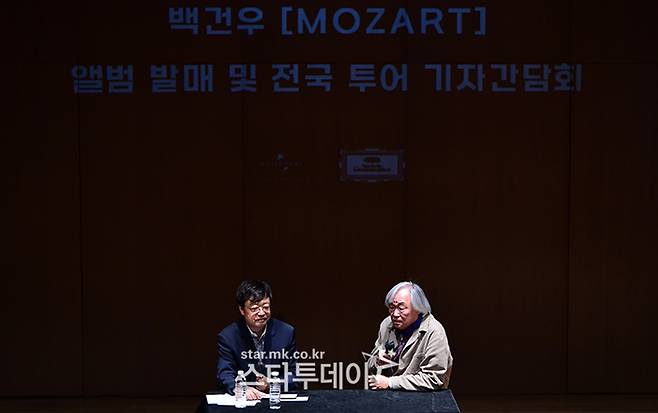 피아니스트 백건우(오른쪽). <강영국 기자>