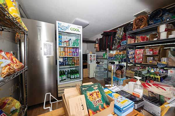 &nbsp;캠핑에 필요한 물품을&nbsp;구매, 대여할 수 있다.