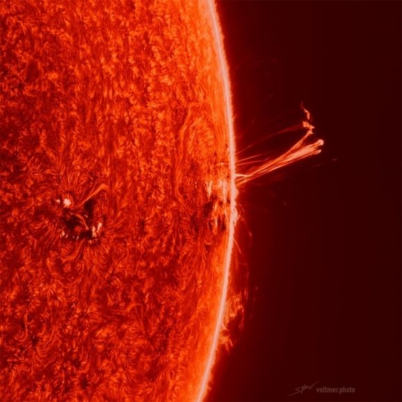 지구 하나쯤은 너끈히 집어삼킬 정도로 거대한 태양 홍염.(사진/ Sebastian Voltmer)
