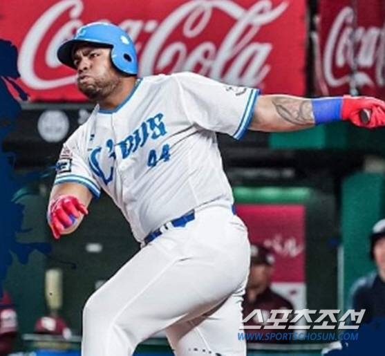 세이부 외국인 타자 아귈라. 메이저리그 통산 115홈런을 기록한 거포인데, 일본프로야구에선 고전하고 있다. 부진이 계속되면서 최근 1군 등록이 말소됐다. 사진캡처=헤수스 아귈라 SNS