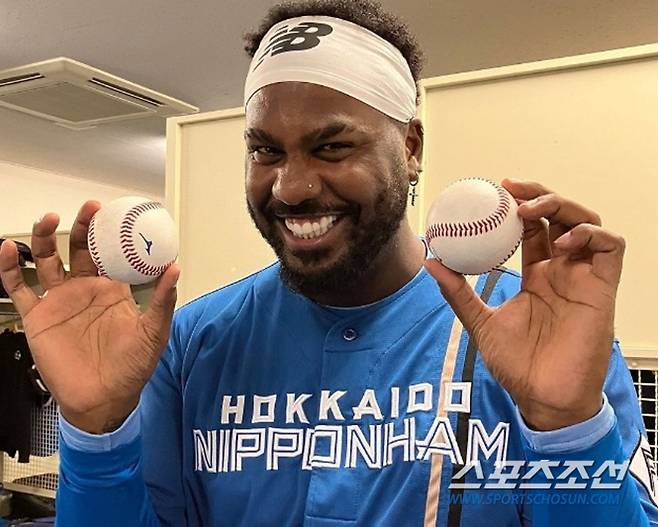 니혼햄 외국인 타자 레예스는 중심타자로 기대를 모았으나 14일 2군으로 내려갔다. 메이저리그에서 두 차례 30홈런을 기록했는데 일본에선 고전하고 있다. 26경기에서 2홈런, 3타점을 기록했다. 사진캡처=니혼햄 파이터스 SNS
