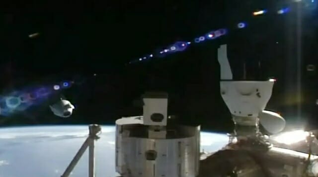 지난 2월 7일 ISS에서 도킹을 해제하고 지구로 향하는 스페이스X 드래곤 우주선 (사진=NASA)
