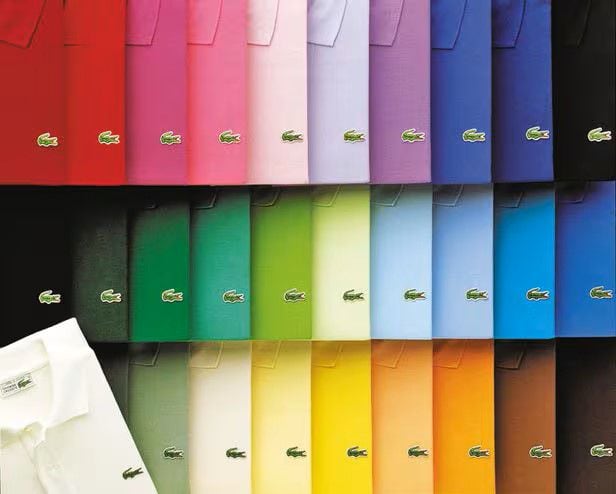 라코스테의 폴로 셔츠는 40여개의 베이직 컬러를 바탕으로 매 시즌 업데이트 되는 풍부한 컬러 팔레트를 선보인다.