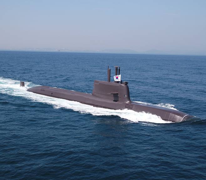 HD현대중공업이 지난달 4일 해군에 인도한 3000톤급 잠수함 신채호함의 시운전 모습. /HD현대중공업 제공.