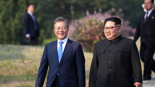 2018년 4·27 판문점 정상회담 당시 문재인 전 대통령과 김정은 북한 국무위원장 [자료사진]