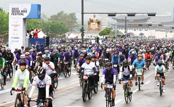 2023 서울 자전거대행진 현장에서 참가자들이 일제히 출발하고 있다. [중앙포토]