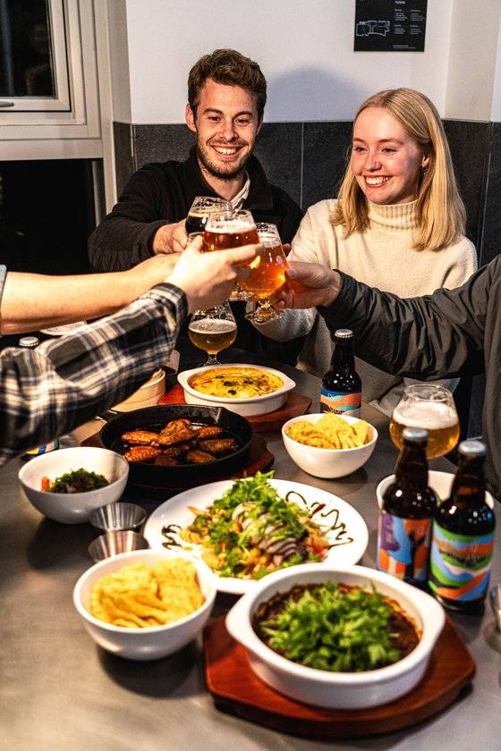 ‘울릉브루어리’는 울릉도 최초의 수제 맥주 양조장이다. 4종의 맥주와 여러 양식 메뉴를 내놓는다.