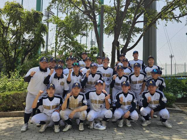 ▲제78회 황금사자기 전국고교야구대회에서 첫 승리를 거둔 상동고 야구부