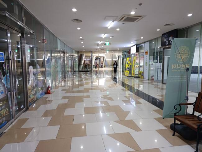 15일 대구 수성구 대흥동 대구스타디움 옆 대구스타디움몰이 한산한 모습을 보이고 있다.  대구=박천학 기자