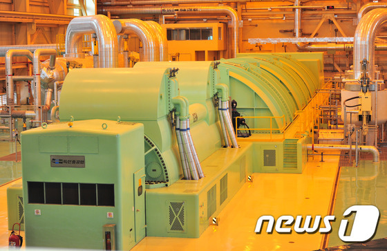 한수원(주)월성원자력발전소 신월성 2호기(100만kWh)가 24일 오전 11시30분부터 상업운전을 시작해 100%출력으로 전기를 생산하고 있다. 2015.7.24/뉴스1 ⓒ News1 최창호 기자