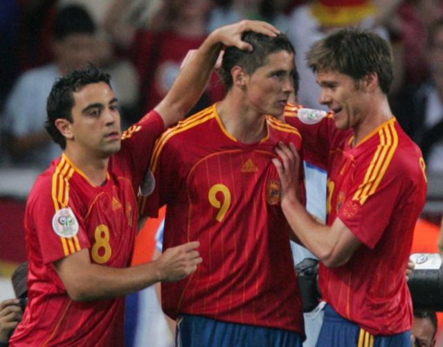 2006 독일 월드컵 당시 스페인 축구대표팀에서 활약한 사비 알론소(오른쪽) 레버쿠젠 감독과 사비 에르난데스(왼쪽) 바르셀로나 감독. 로이터 연합뉴스