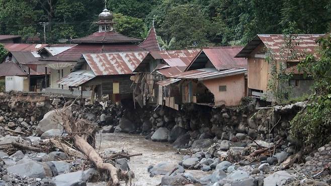 홍수와 산사태로 파괴된 인니 가옥들/사진=연합뉴스