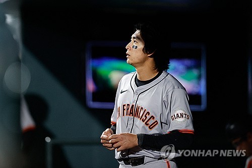 이정후 소속팀인 미국 메이저리그(MLB) 샌프란시스코 자이언츠 구단은 18일 이정후가 로스앤젤레스에서 닐 엘라트라체 박사를 만났고, 어깨 수술을 권유받았다며 이정후는 몇주 내 왼쪽 어깨 관절와순 봉합 수술을 받으며 2024년엔 그라운드에 서지 않을 전망이라고 밝혔다. 연합뉴스