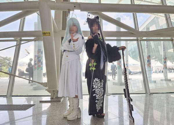 - 현장을 방문한 회장님과 슌