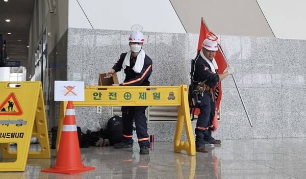 - "블루 아카이브는 이것저것 보장하라!"